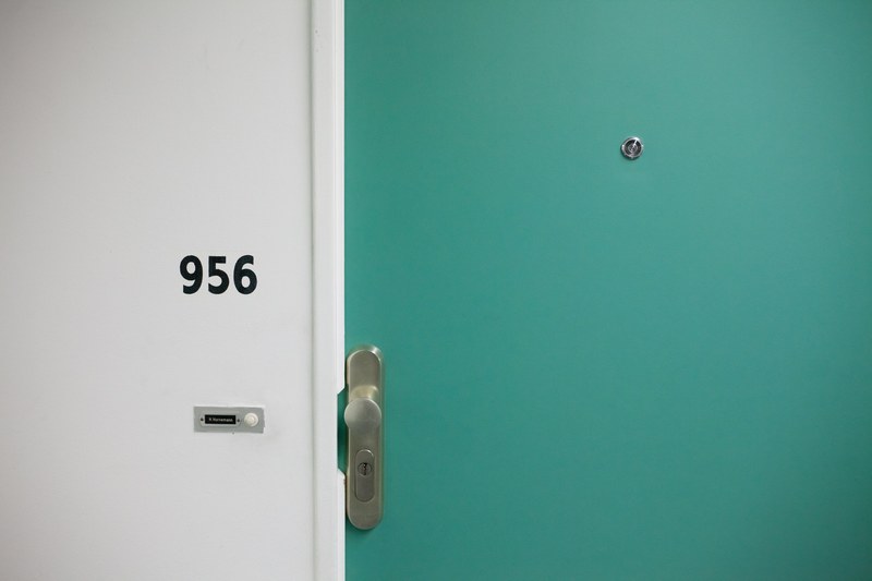 door lock 956 and front door 4k