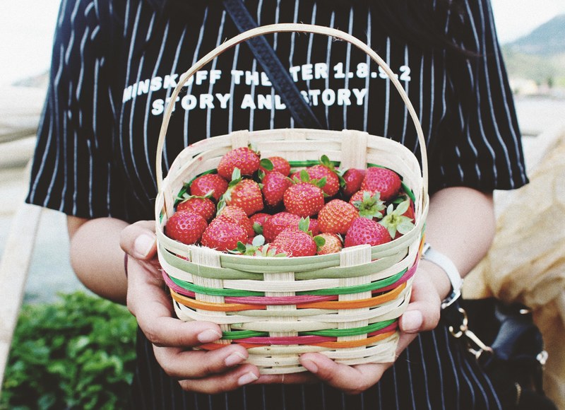 strawberry fruit basket and berry 4k