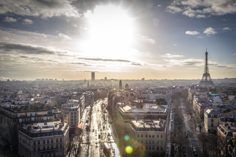 a skyline of paris and the eiffel tower, sunny paris skyline 4k