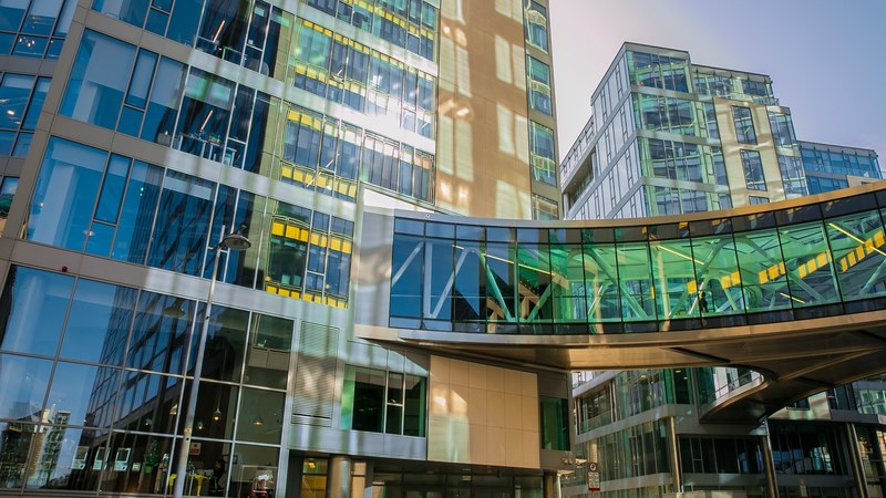 a glass skyway between modern buildings in the google complex, googles hq in dublin ireland 4k