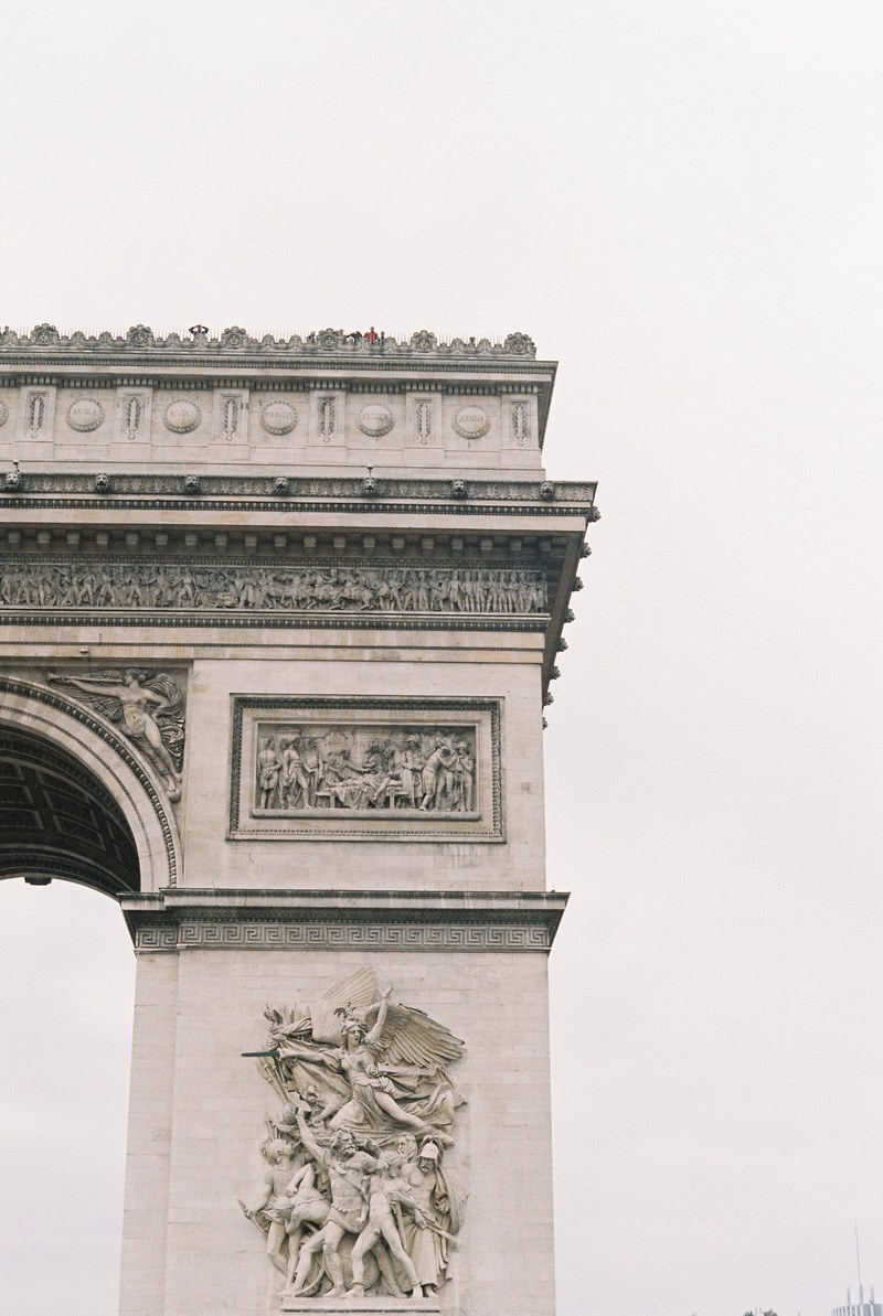 the stone archway of the arc de triomphe in paris france with memorial statues, _the arc de triomphe 4k