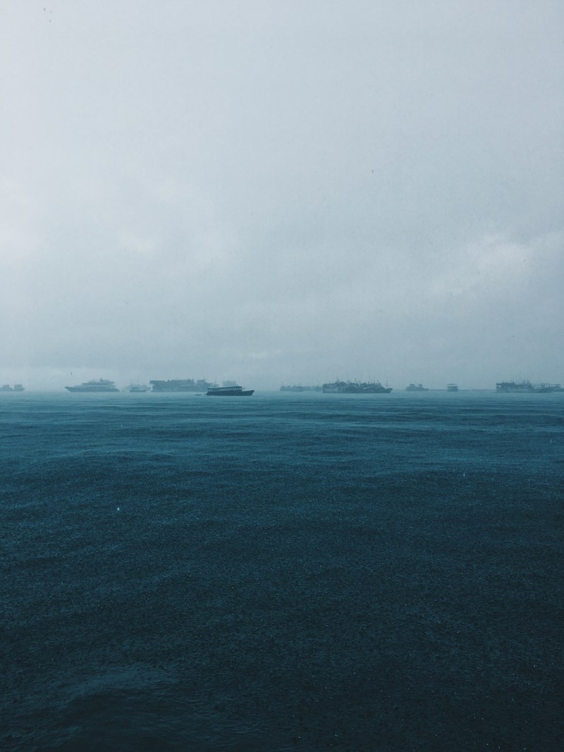 rainy days in the maldives_ 4k