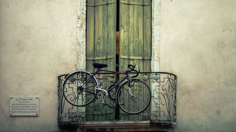 bicycle, balcony, door, wall, 4k