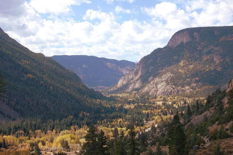 a wooded mountain valley in colorado in the autumn, autumn colorado valley 4k