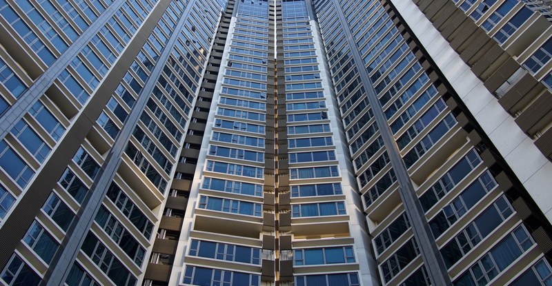 surrounded by skyscrapers from below with reflective windows, surrounded by skyscrapers 4k