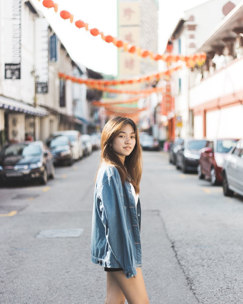 she wore blue but appeared golden_ 4k