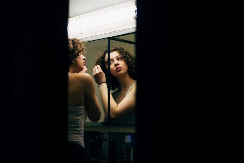 woman does her makeup in the mirror to get ready for a night out, mirror mirror 4k