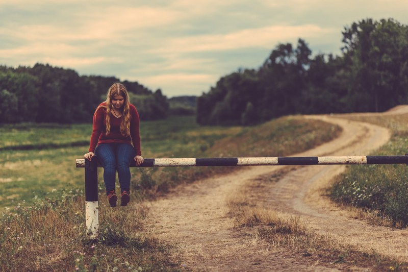 bokeh girl sitting and lond road ahead 4k