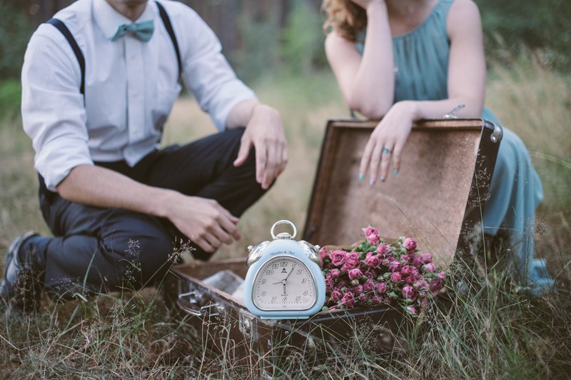 clock woman man and relationship 4k