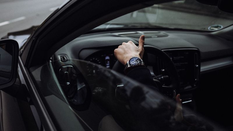 steering wheel, hand, car, black, 4k