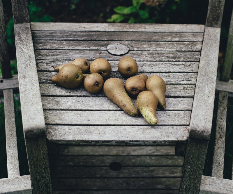 fruit wooden table and pear 4k