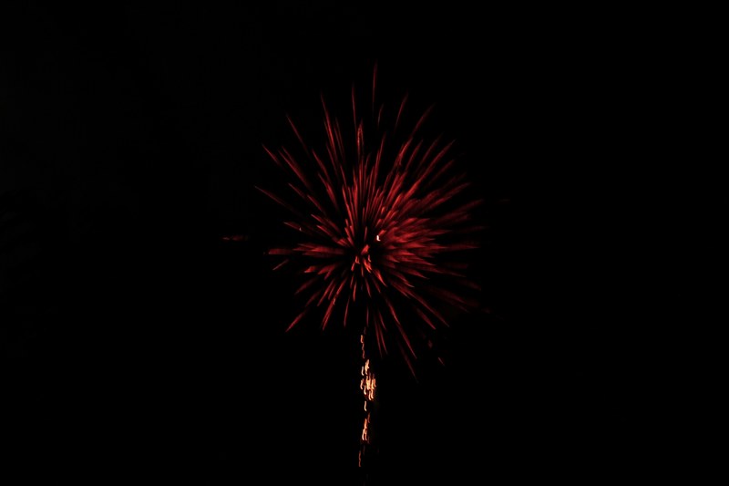 firework night dark and red 4k