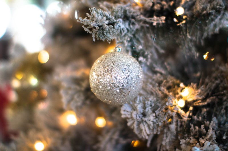 bauble lights fairy light and christmas tree 4k