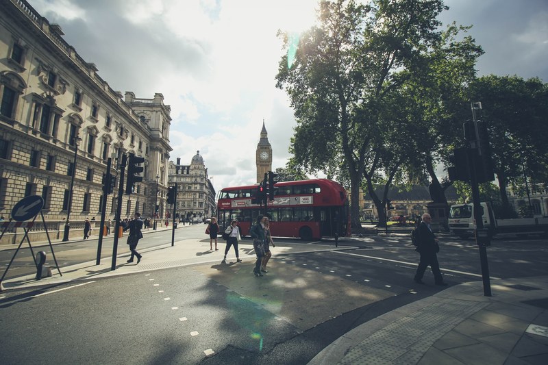 london bus street and big ben 4k