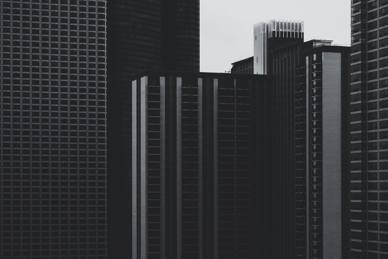 a gloomy shot of office buildings in chicago, gloomy urban buildings 4k