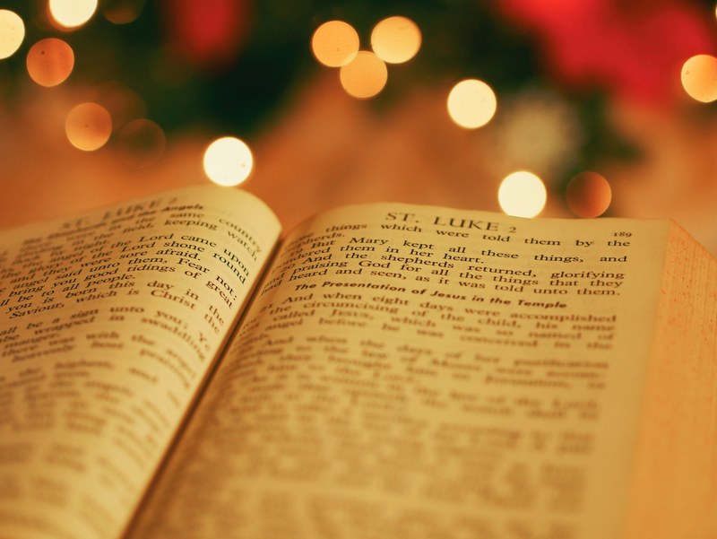bible st luke bokeh and page 4k