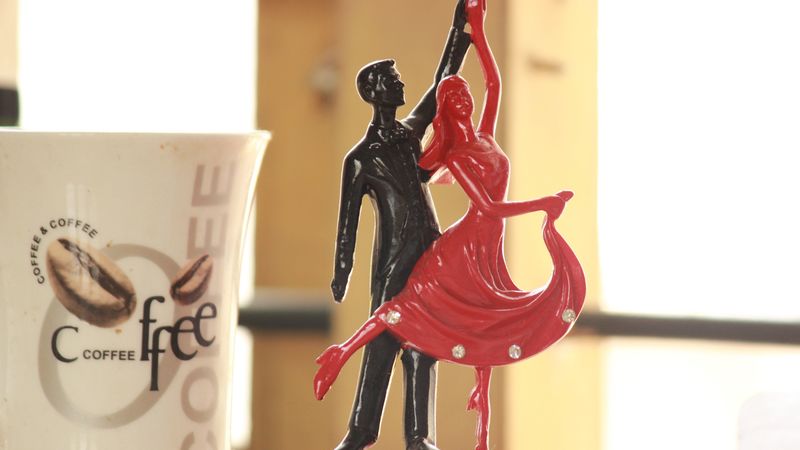 statuette, dance, couple, romance, 4k