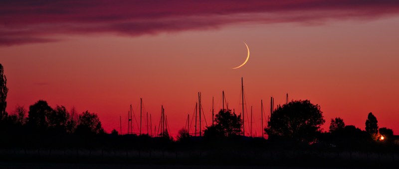 moonrise during sunset 4k
