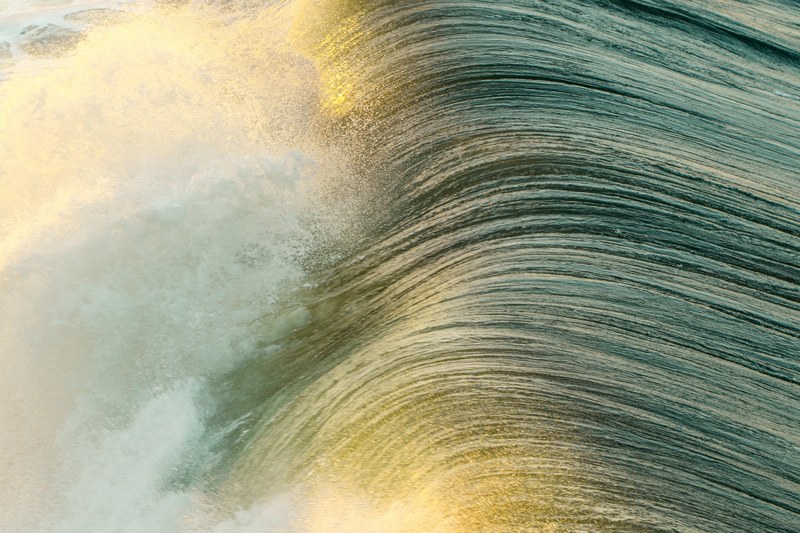 ocean wave splashing at the huntington beach, storm chasing 4k