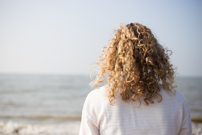 beach curl and hair 4k