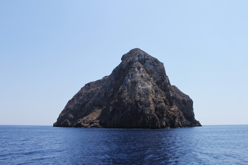island rock sea and ocean 4k