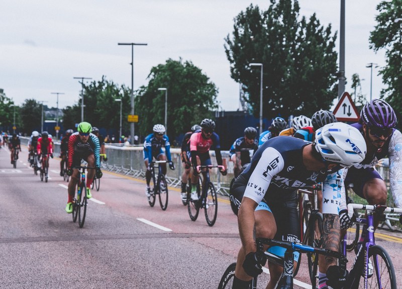a group of cyclists racing through greenwich, greenwich bike race 4k