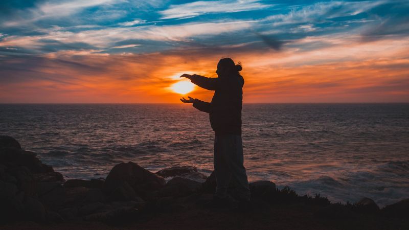 man, sunset, sun, sea, 4k
