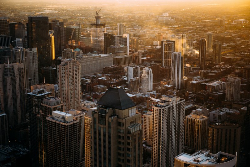 skyscrapers in downtown chicago during the golden hour, chicago cityscape during the golden hour 4k