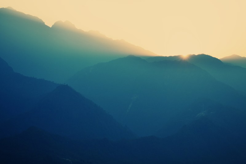 a hazy shot of high mountain ridges during sunset, hazy mountaintops at dusk 4k