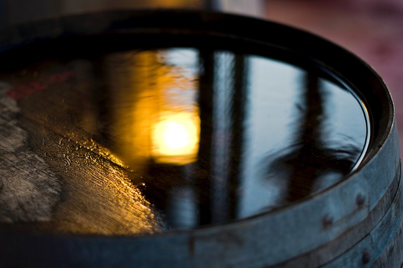 wine barrel reflection 4k