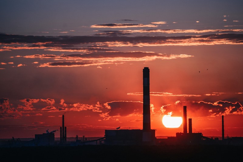 cloud pipe factory and sun 4k