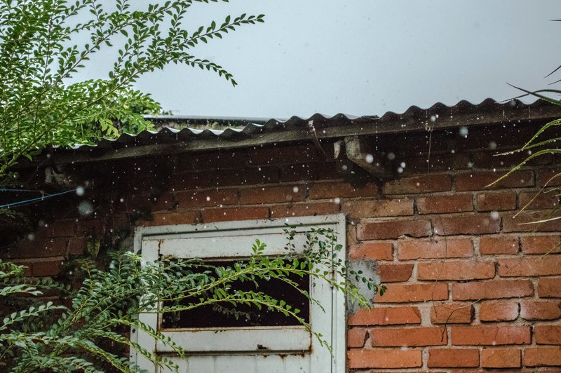 tin roof roof brick and rain 4k