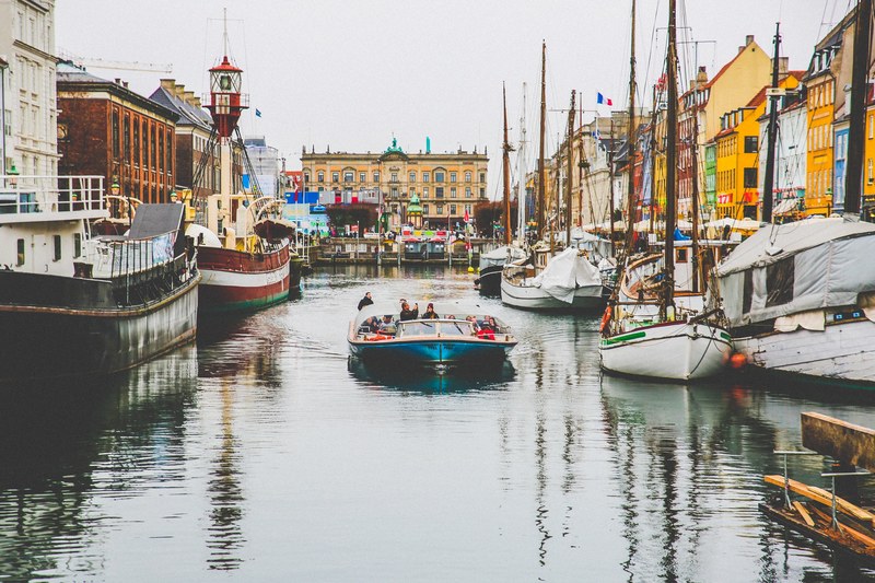 the boat tours at nyhavn copenhagen 4k