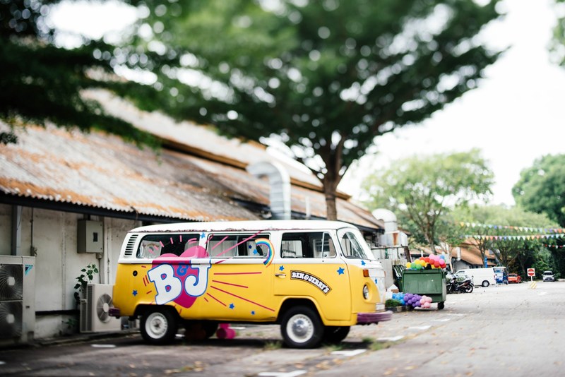 ben and jerrys van volkswagen and balloon 4k