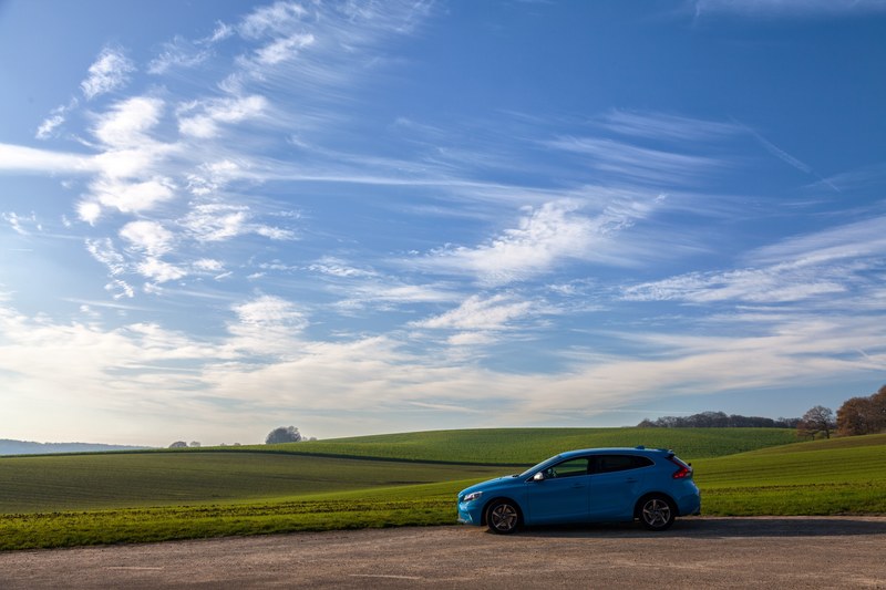 blue car parked along field under blue sky, blue car under blue sky 4k