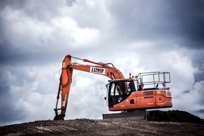 an orange excavator at a construction site, orange excavator 4k