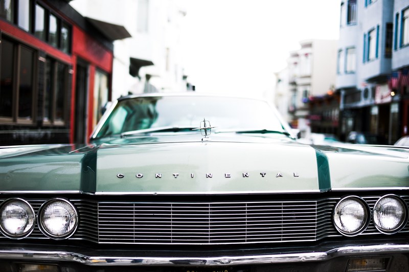 chrome grille and headlights of a vintage car in san francisco, _chrome grille vintage car 4k
