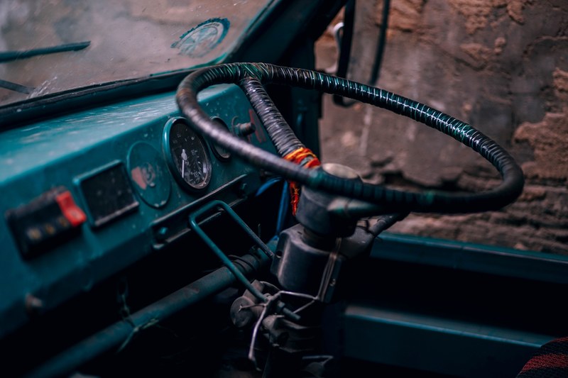 blue dashboard and steering wheel of a classic car, blue car dashboard and wheel 4k