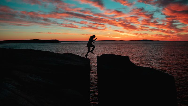 silhouette, man, jump, sea, 4k