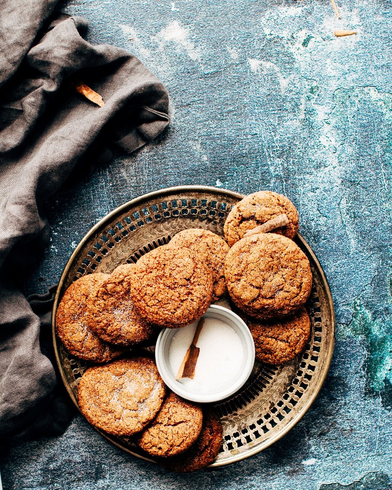 freshly baked snickerdoodle and sugar cookies for dessert, spiced cookies 4k