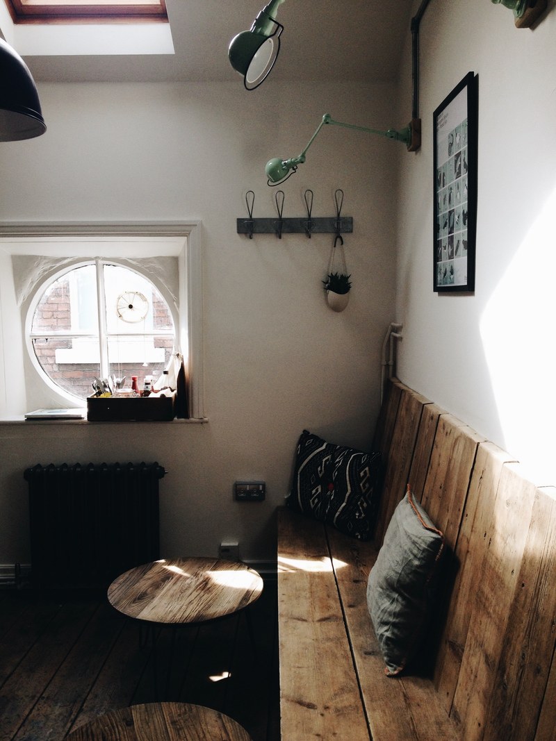a wooden bench and two coffee tables in a vintage style room, vintage room with a bench 4k
