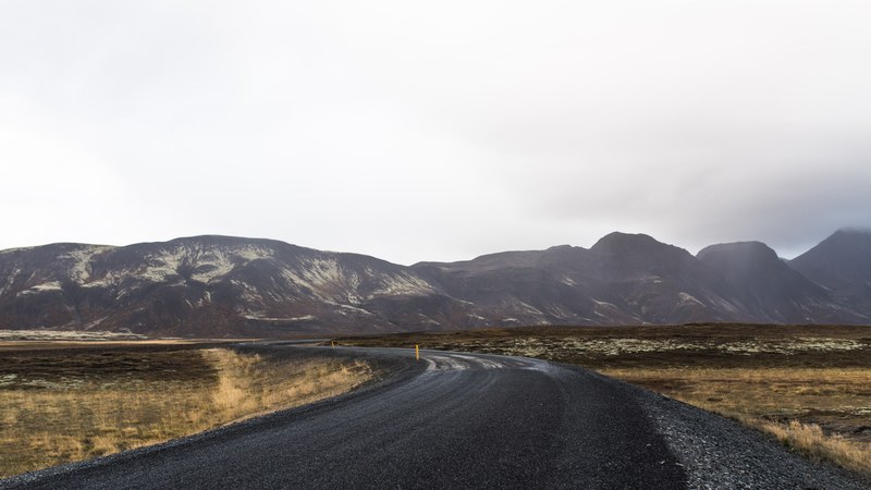 route asphalt highway and mountain 4k