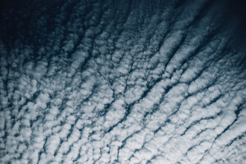 the clouds creating a texture in the sky, cloudy sky 4k