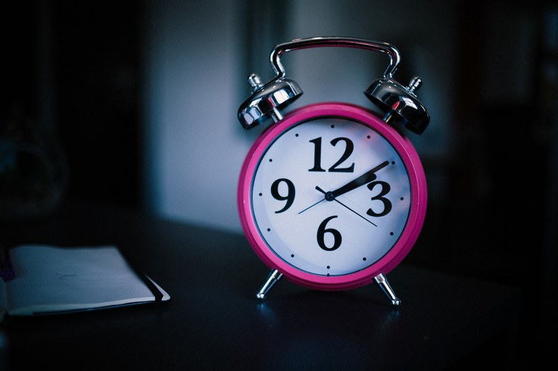 alarm clock alarm pink and time 4k