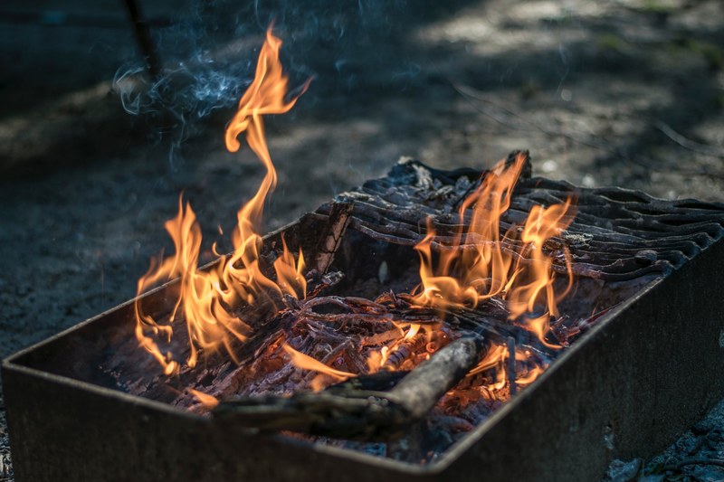 flames on a barbeque grill, _barbeque flames 4k