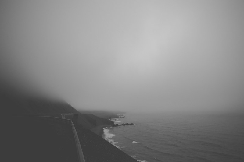 monochromatic mist covers the seashore and beach below, monochromatic mist 4k