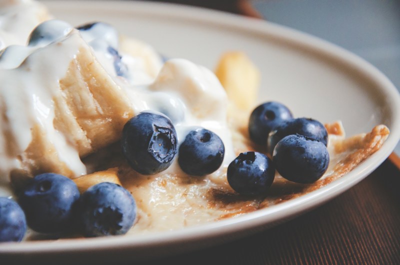macro shot of blueberries and yogurt on a homemade dessert tart, blueberry dessert 4k