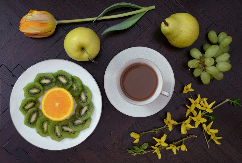 still life table spring and green 4k