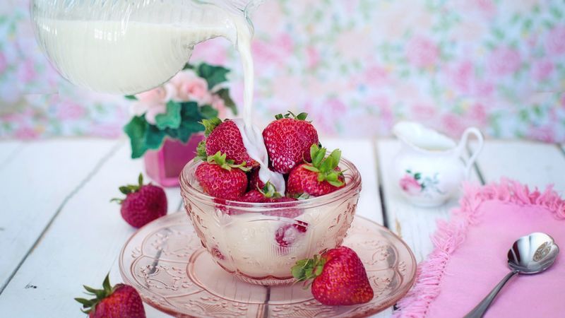 strawberry, berries, milk, plate, 4k
