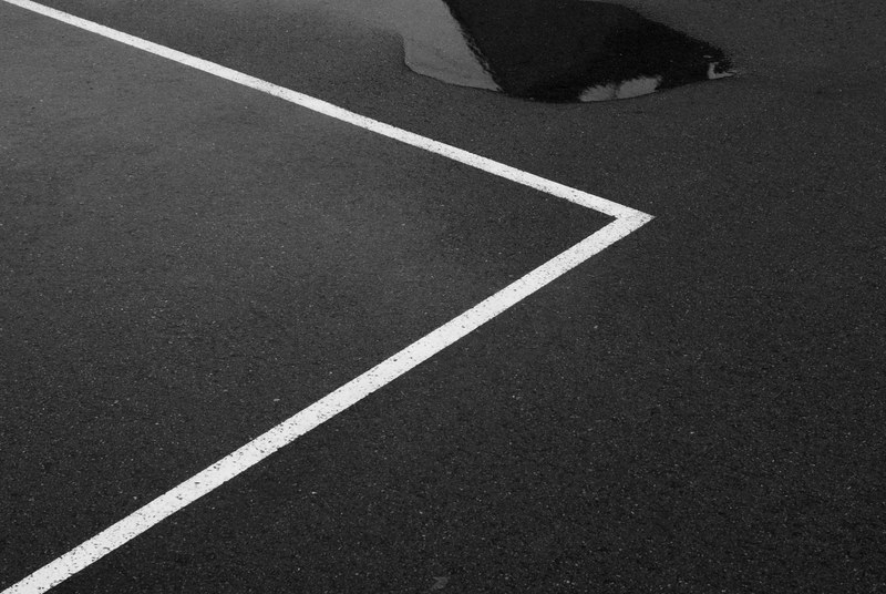 tarmac line black and white line 4k